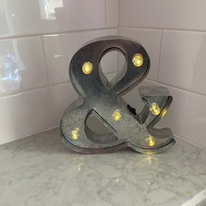 Marquee light “&” — Battery operated
